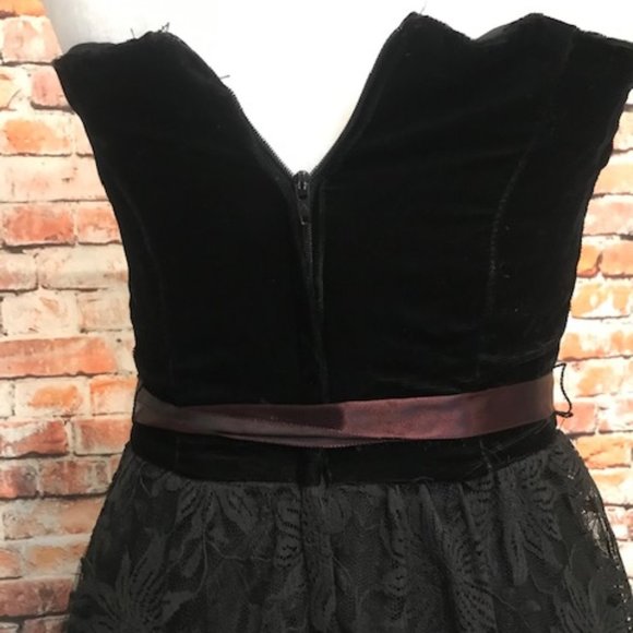 VTG Jolie Madame Black Velvet and Lace Dress - Picture 7 of 8